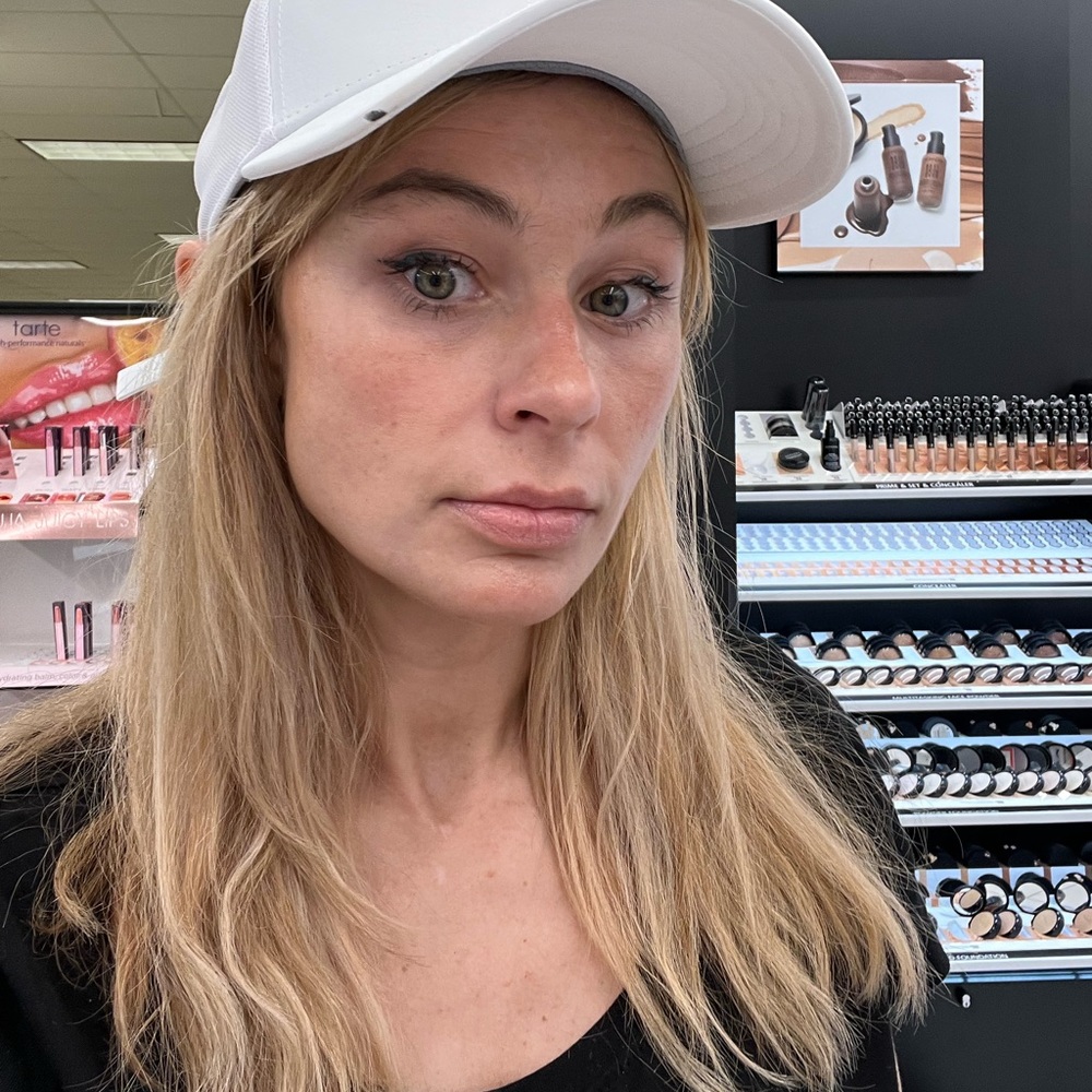 Meet your Posher, Casey robbins